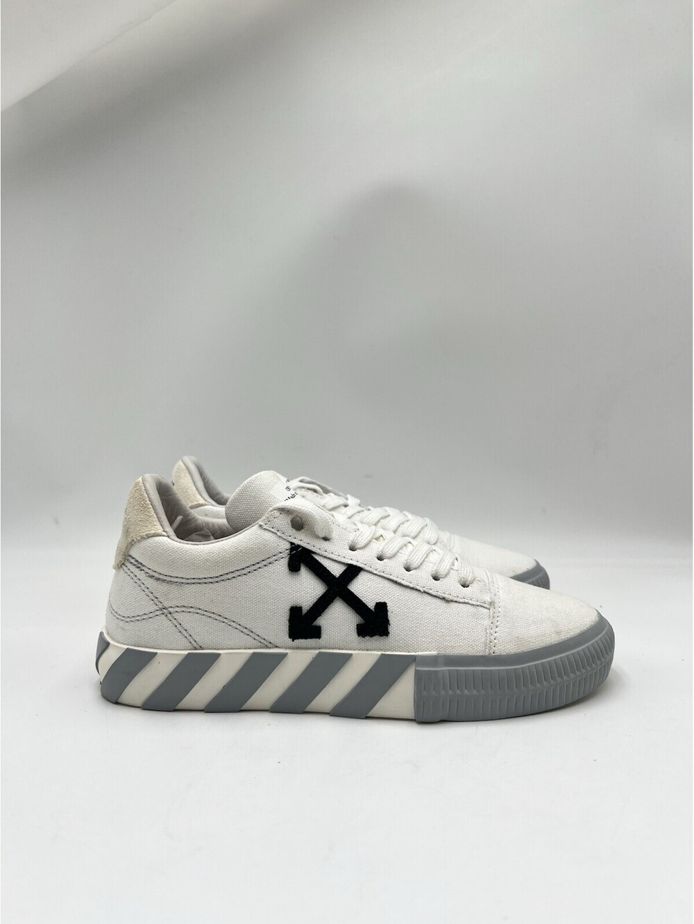 Women’s Off-White Vulc Low canvas sneakers in white and black Size 36